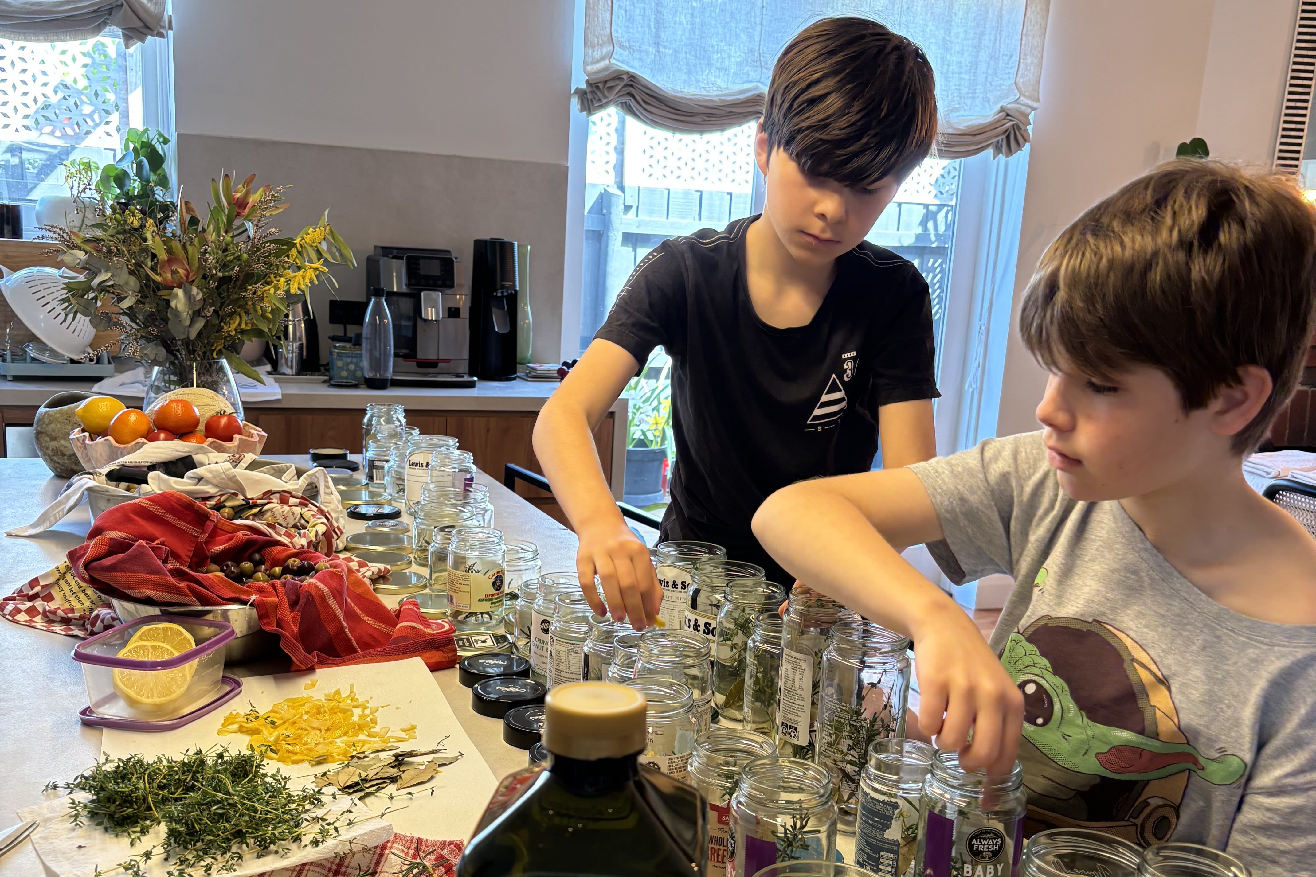 img_noah_jude_elsternwick_olives