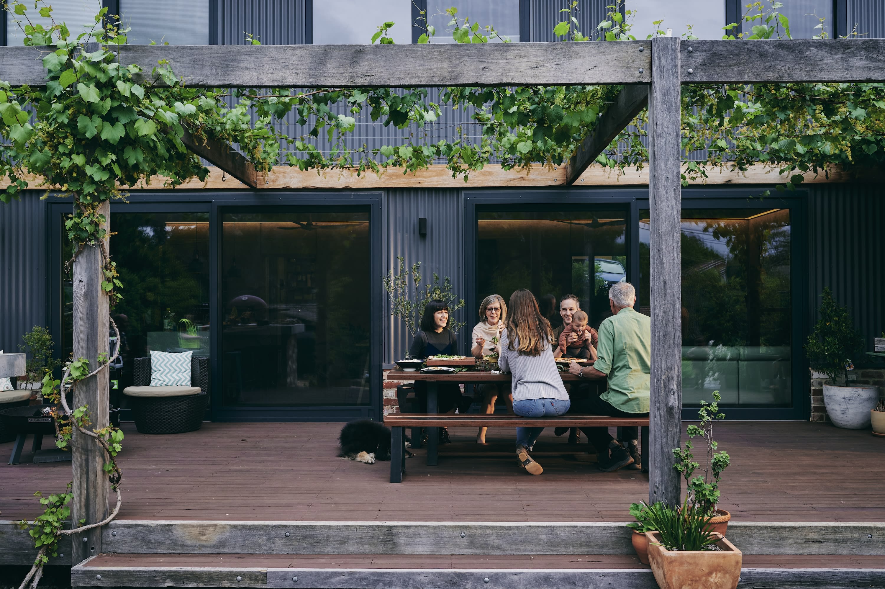 img_recycled_timber_house_decking