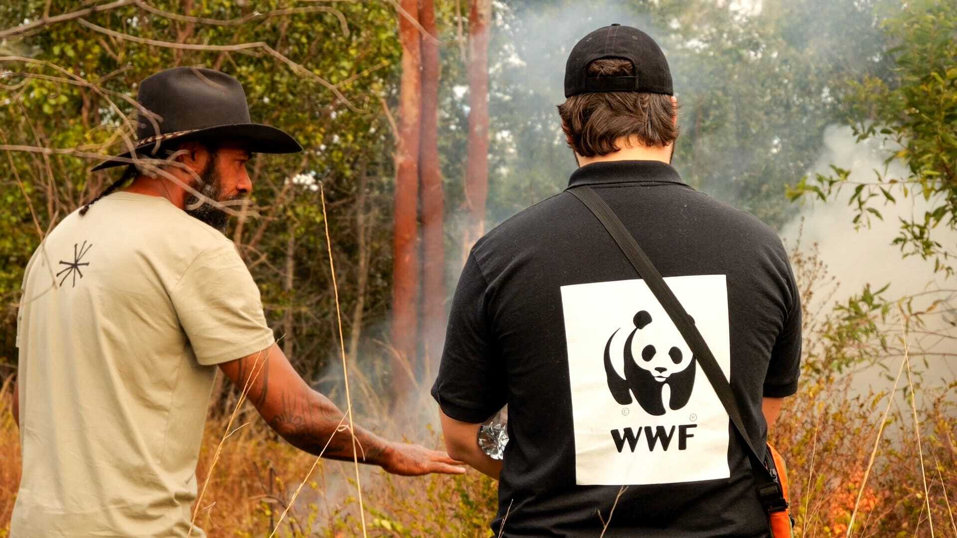 Leeton Lee, Firesticks South East Queensland Lead Fire Practitioner on Jervoise Station explaining a cultural burn to Djarra Delaney, Indigenous Land Management Specialist, WWF-Australia