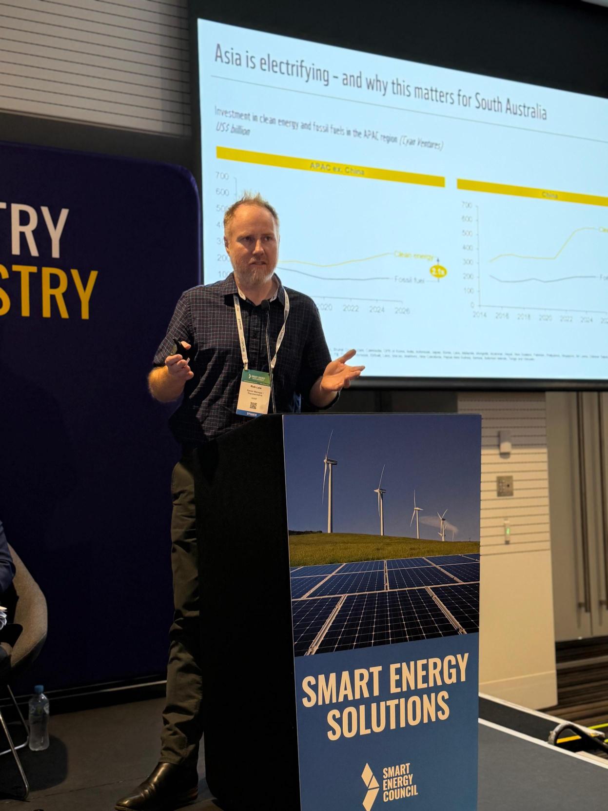 A Wwf-Australia staff memeber speaks at a climate and energy event. © WWF-Australia